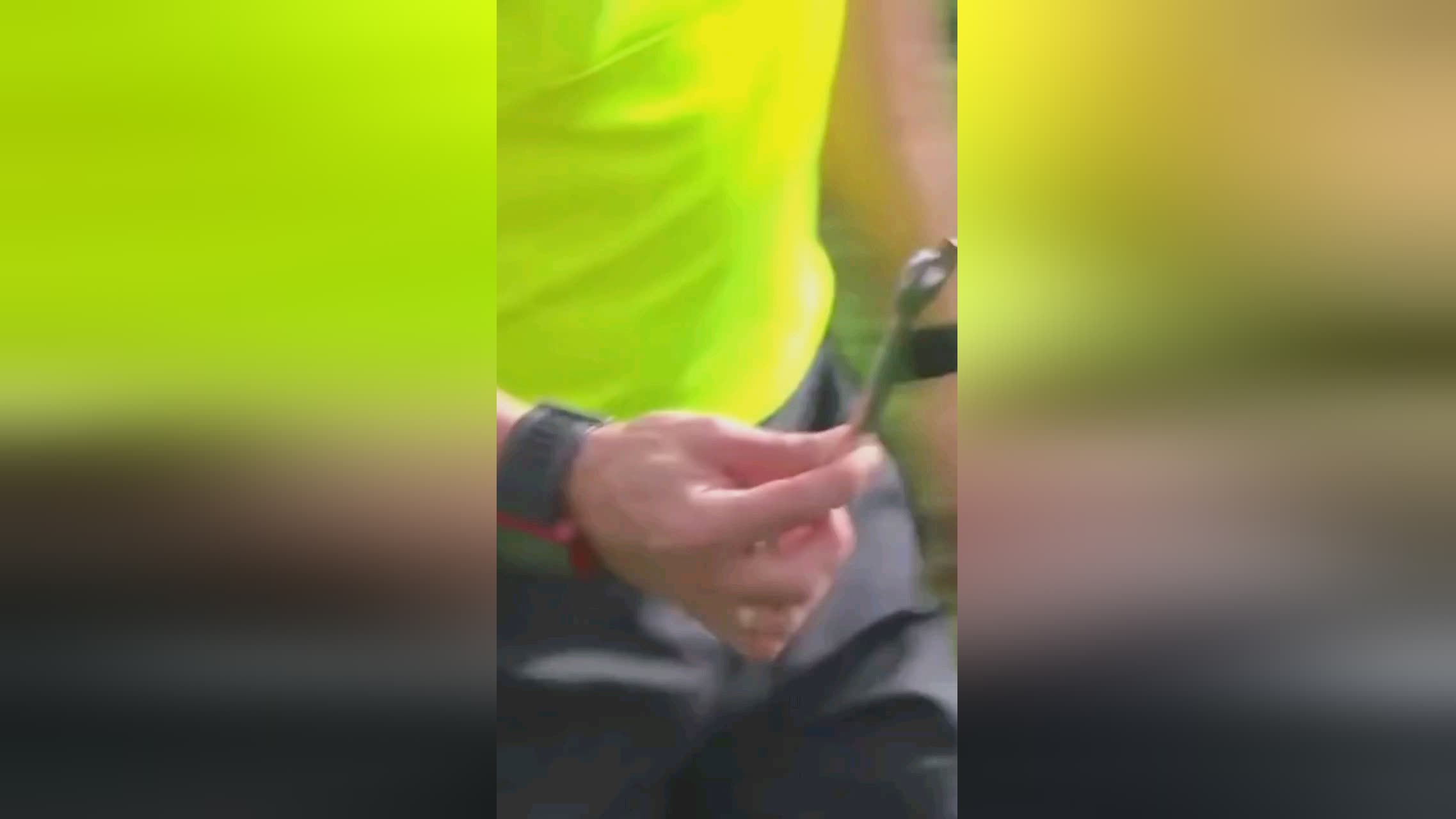 靠后